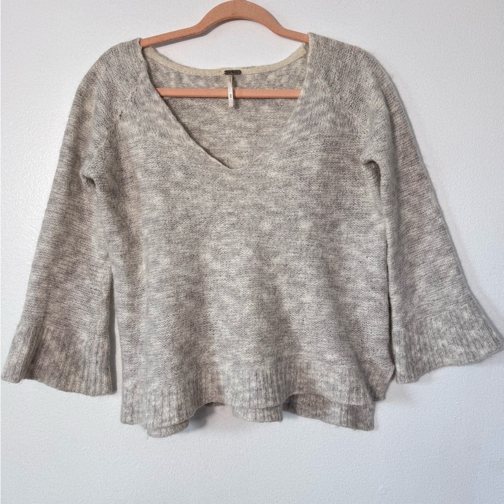 Free People Oversized Cozy Alpaca/Mohair Knit Bell-Sleeve V Neck Top Sweater M